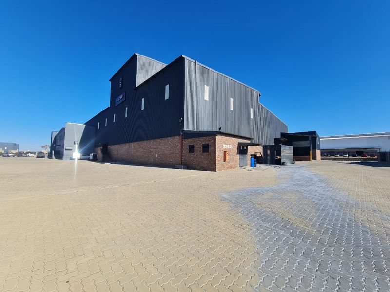 Limeroc Business Park 3,858m2 A-Grade Warehouse to Let Simela Street, Knoppieslaagte, Centurion - Photo 3