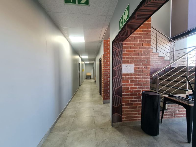 Limeroc Business Park 3,858m2 A-Grade Warehouse to Let Simela Street, Knoppieslaagte, Centurion - Photo 6