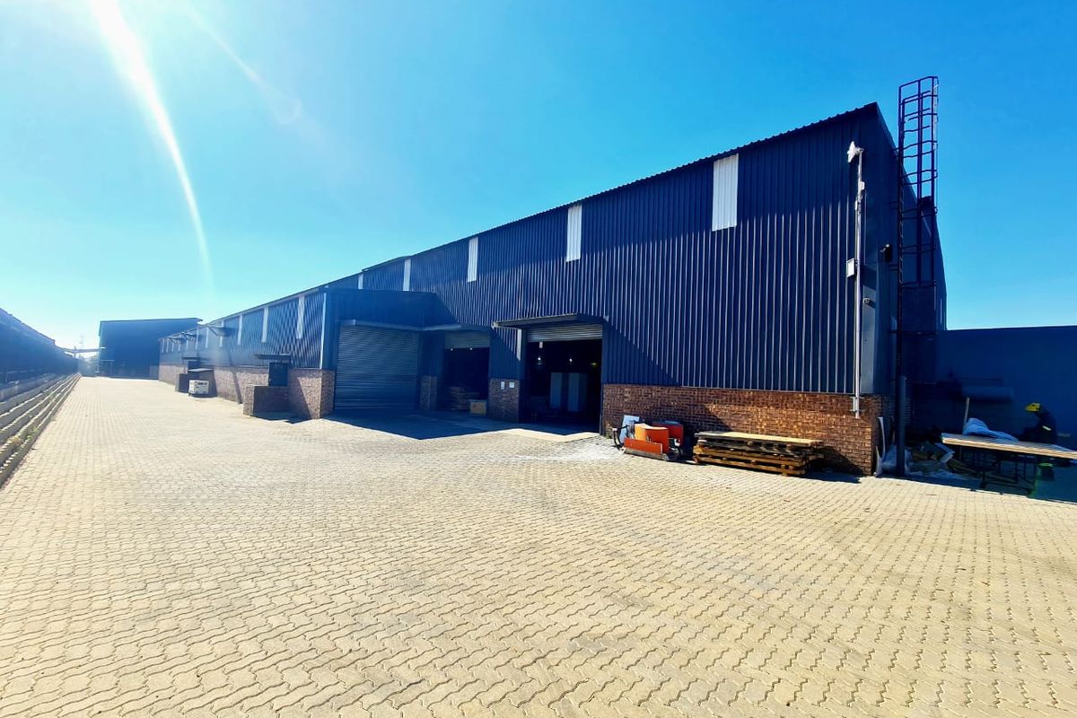Limeroc Business Park 3,858m2 A-Grade Warehouse to Let Simela Street, Knoppieslaagte, Centurion - Photo 2