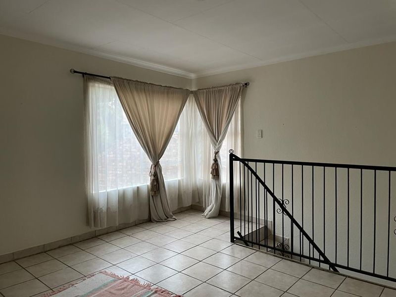 Discover the Epitome of Luxury Living in this Remarkable Double-Story Residence - Photo 10