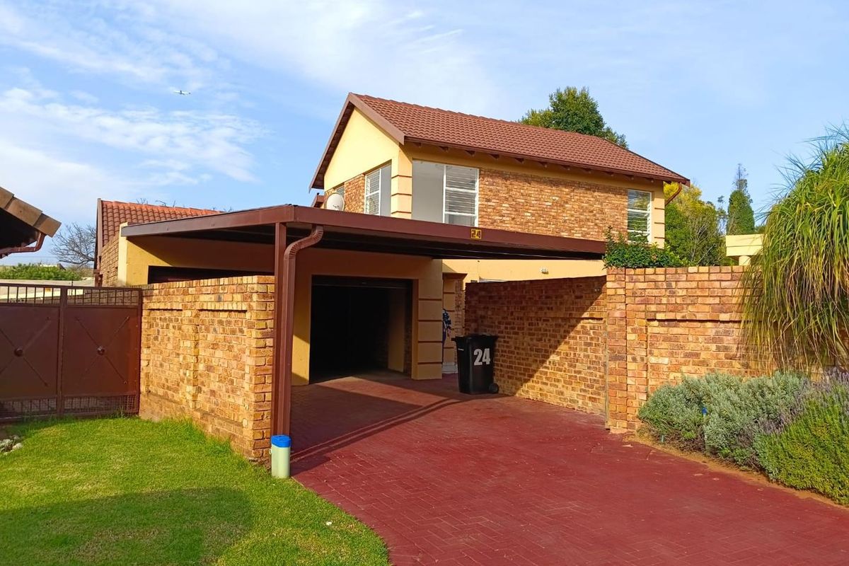 Discover the Epitome of Luxury Living in this Remarkable Double-Story Residence - Photo 2