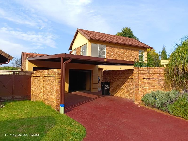 Discover the Epitome of Luxury Living in this Remarkable Double-Story Residence - Photo 2