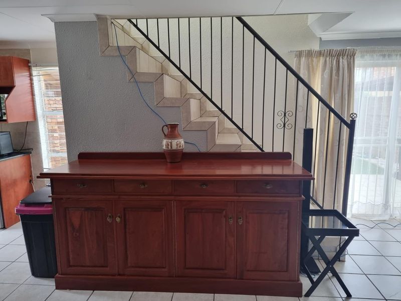 Discover the Epitome of Luxury Living in this Remarkable Double-Story Residence - Photo 8