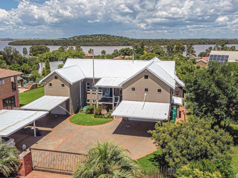 Elegant Home with Panoramic Vaaldam Views in Iconic Vaal Marina - Photo 10