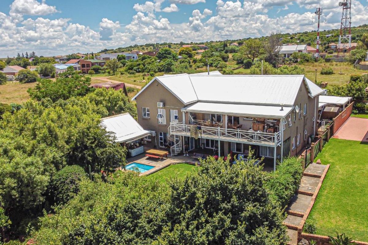 Elegant Home with Panoramic Vaaldam Views in Iconic Vaal Marina - Photo 5