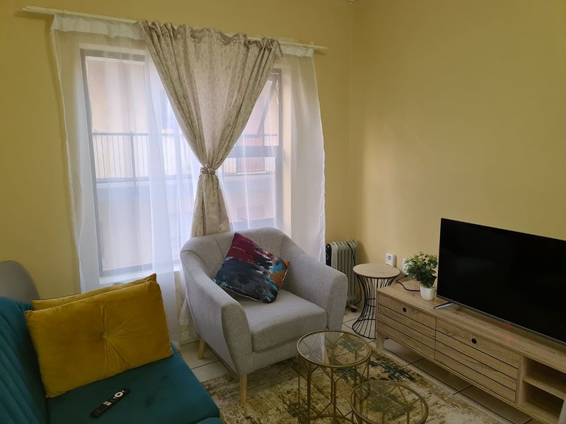 Neat flat in a secure complex. Excellent investment with a good future. Centrally located close to the Spar in Doringkruin. - Photo 4