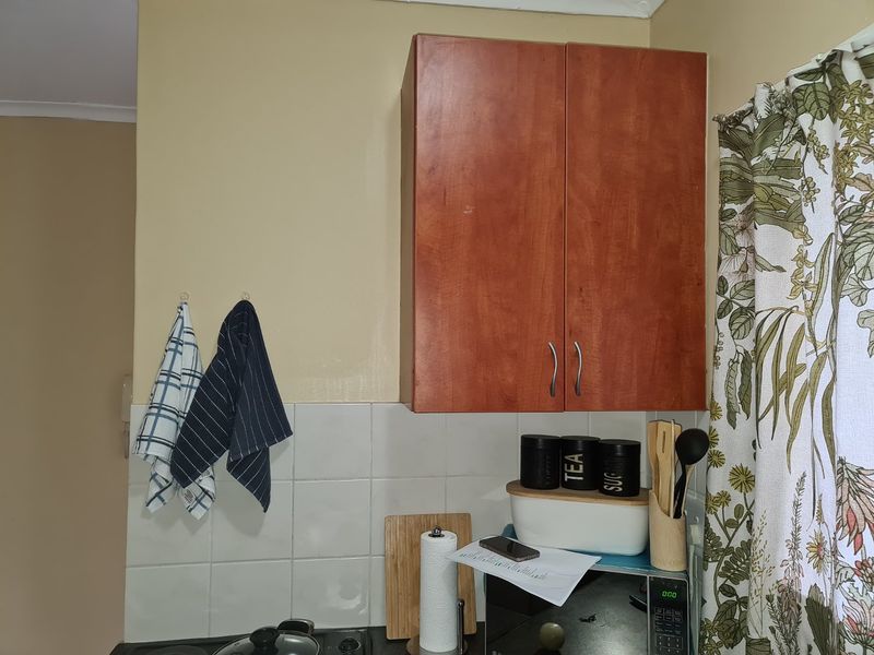 Neat flat in a secure complex. Excellent investment with a good future. Centrally located close to the Spar in Doringkruin. - Photo 9