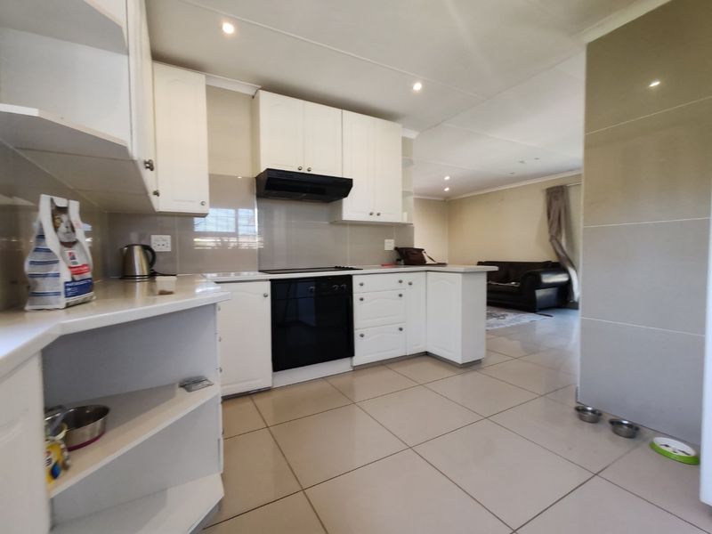 3 Bedroom Home with Flatlet- Great Location  - Photo 6