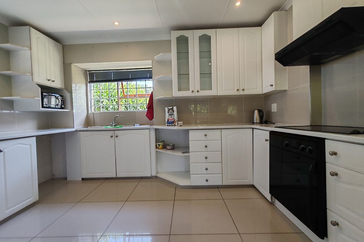 3 Bedroom Home with Flatlet- Great Location  - Photo 4