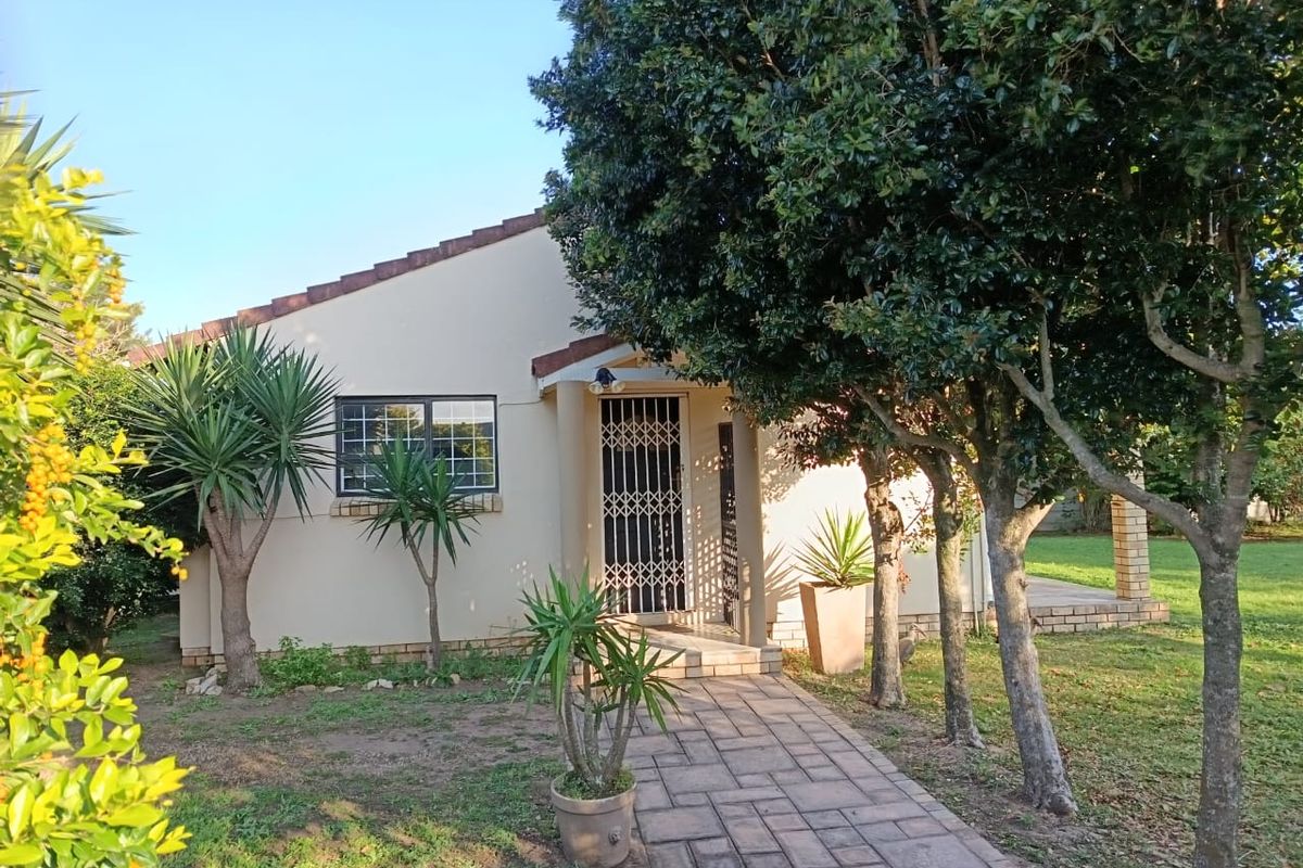 3 Bedroom Home with Flatlet- Great Location  - Photo 2