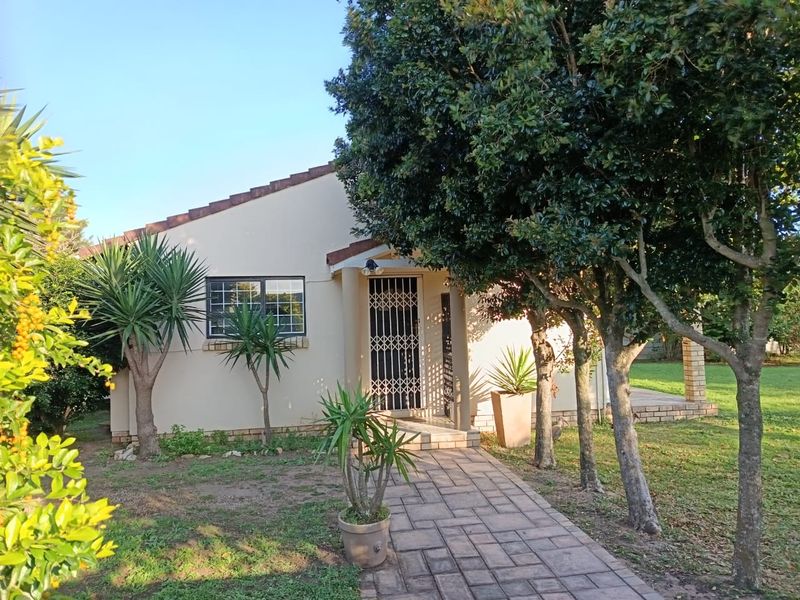 3 Bedroom Home with Flatlet- Great Location  - Photo 2