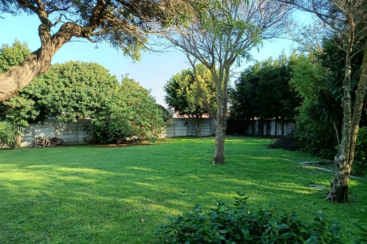 3 Bedroom Home with Flatlet- Great Location  - Photo 3