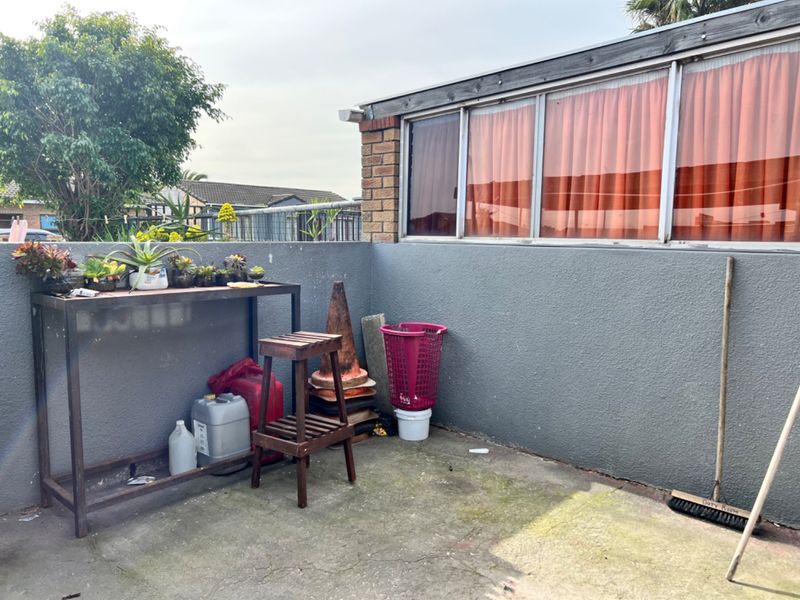 TWO BEDROOM HOUSE FOR SALE IN PEERLESS PARK WEST - Photo 7