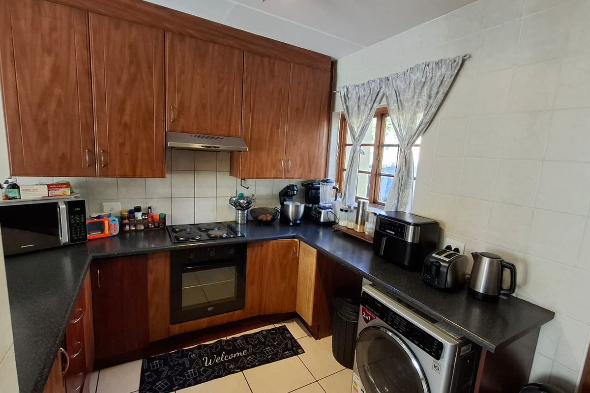 3 bedroom 2 bathroom house in Westbrook Estate - Photo 5