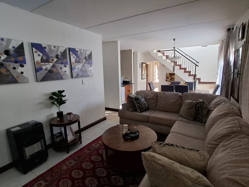 3 bedroom 2 bathroom house in Westbrook Estate - Photo 2