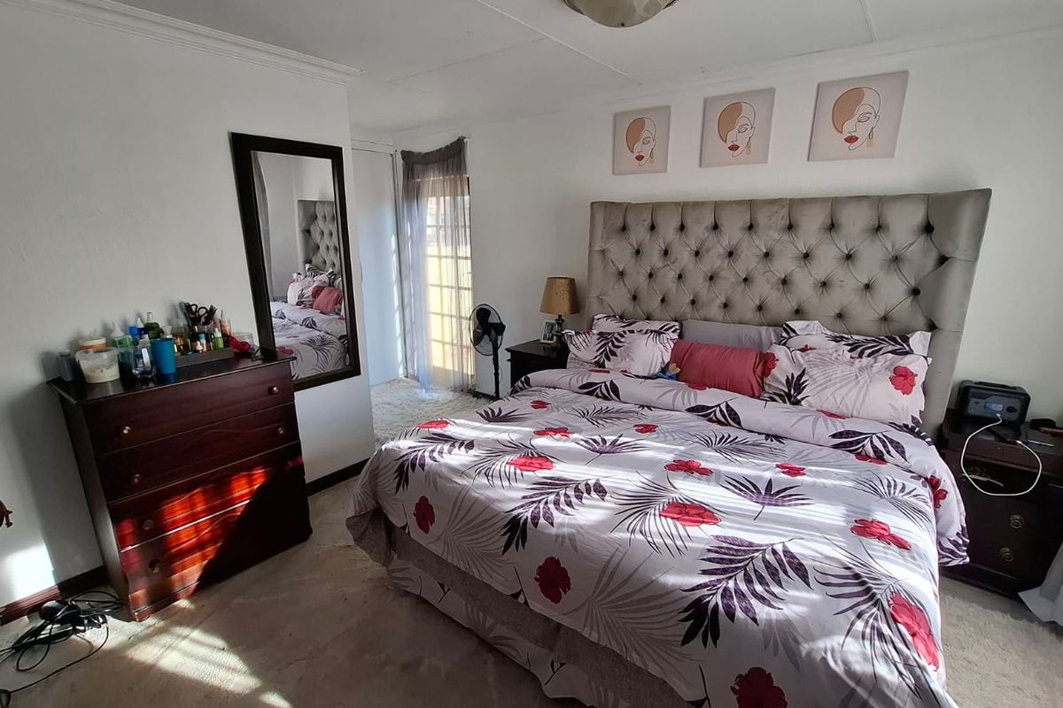 3 bedroom 2 bathroom house in Westbrook Estate - Photo 4