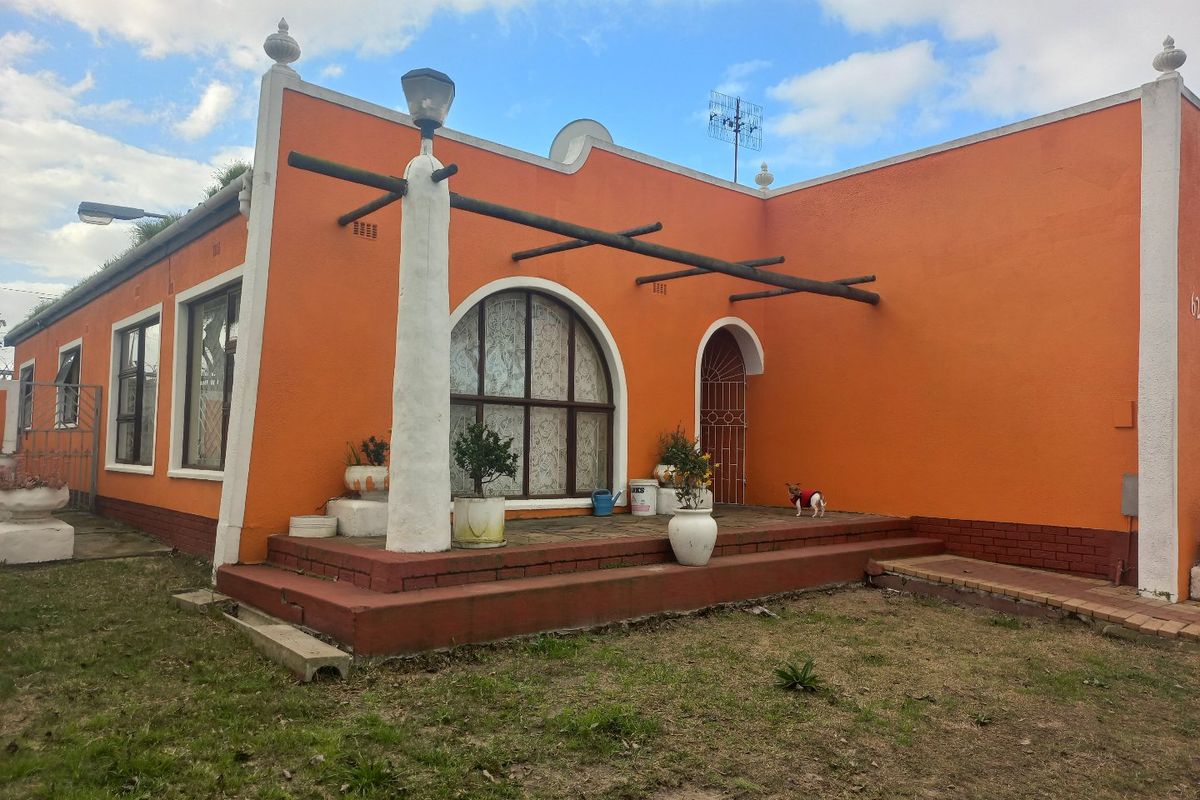 Big, Bold and Beautiful. A place to call home. Don't delay, call today! - Photo 2