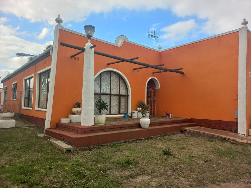 Big, Bold and Beautiful. A place to call home. Don't delay, call today! - Photo 2