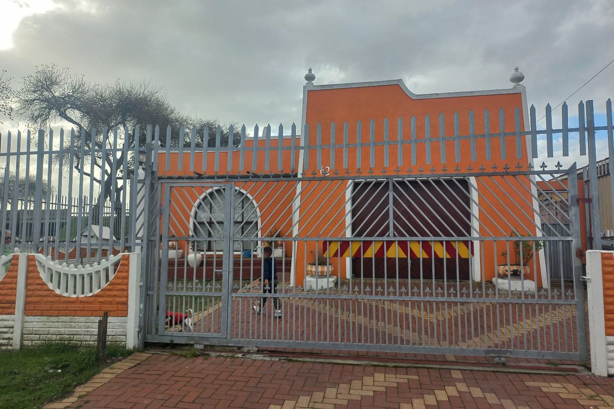 Big, Bold and Beautiful. A place to call home. Don't delay, call today! - Photo 5