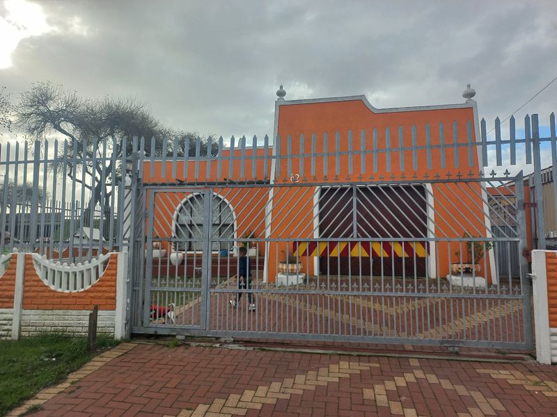 Big, Bold and Beautiful. A place to call home. Don't delay, call today! - Photo 5