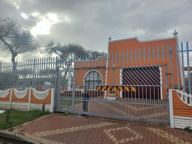 Big, Bold and Beautiful. A place to call home. Don't delay, call today! - Photo 6