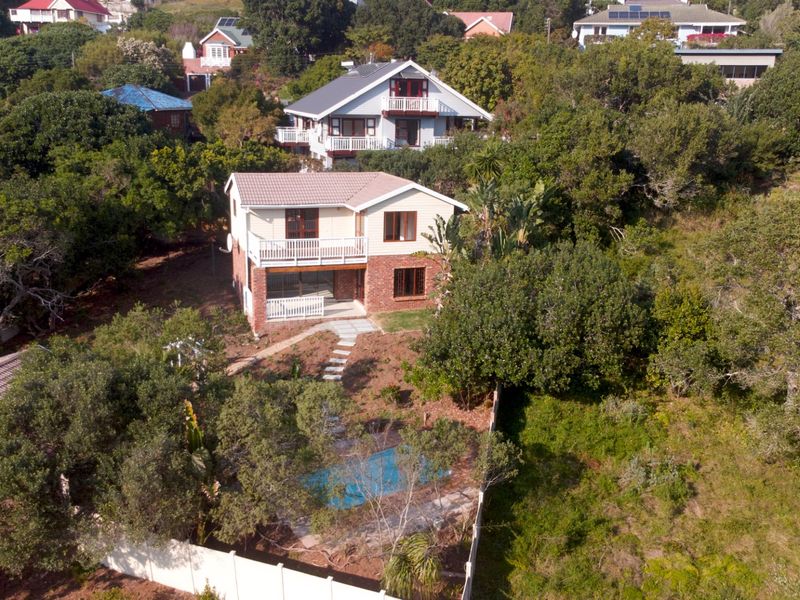 Charming Chelsea-Style Home with Stunning Views and Modern Amenities - Photo 2