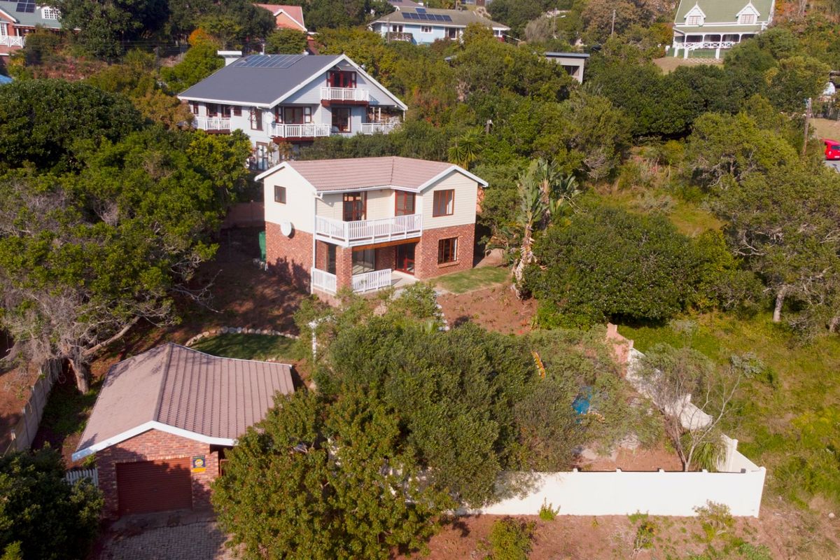 Charming Chelsea-Style Home with Stunning Views and Modern Amenities - Photo 3