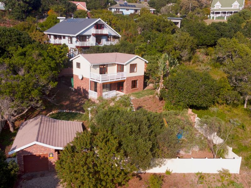 Charming Chelsea-Style Home with Stunning Views and Modern Amenities - Photo 3