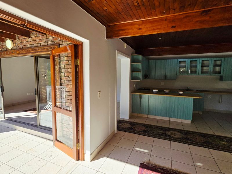 Charming Chelsea-Style Home with Stunning Views and Modern Amenities - Photo 10