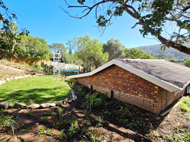 Charming Chelsea-Style Home with Stunning Views and Modern Amenities - Photo 7