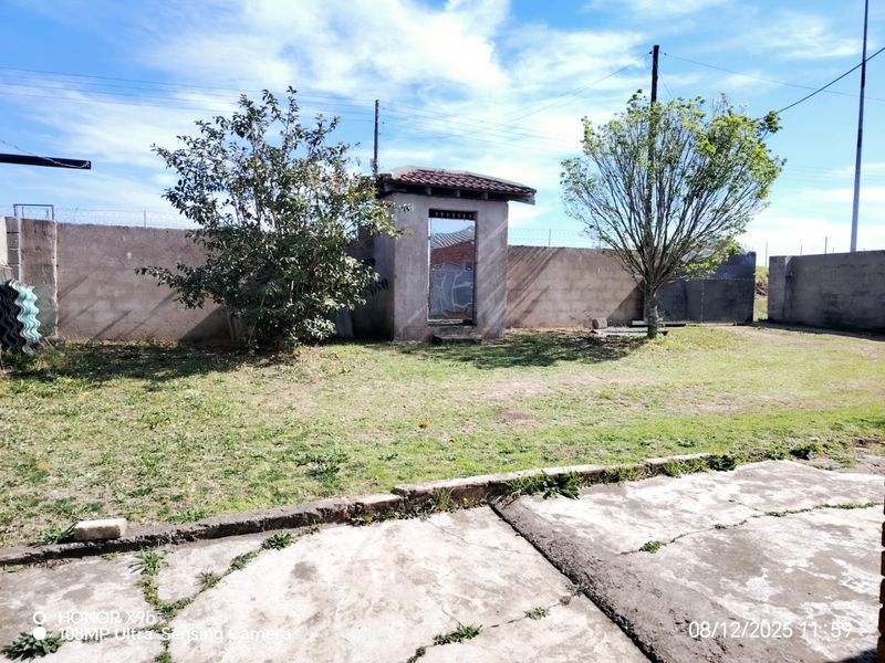 5 Bedroom House  - Photo 4