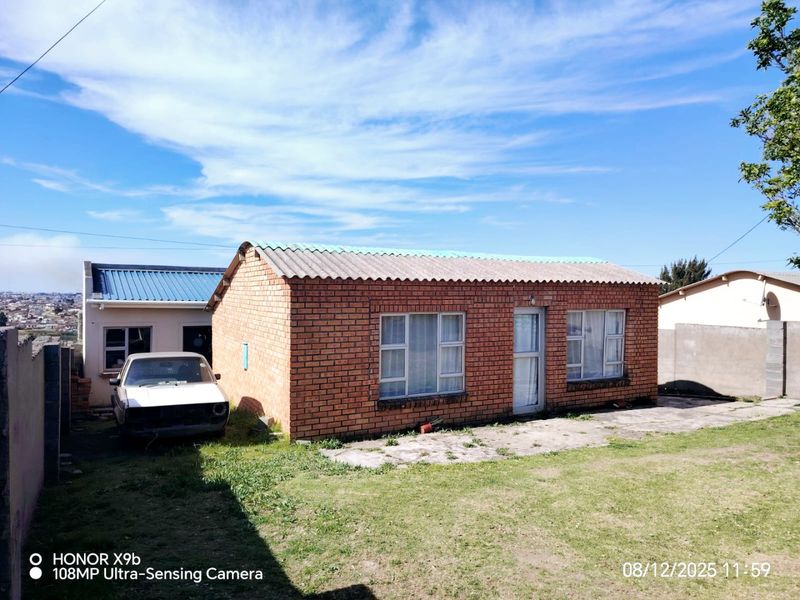 5 Bedroom House  - Photo 8