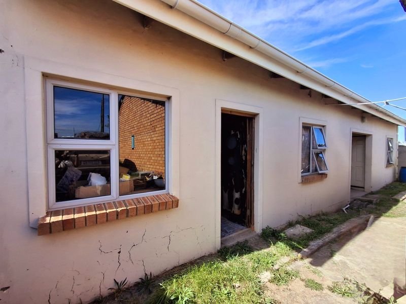 5 Bedroom House  - Photo 7