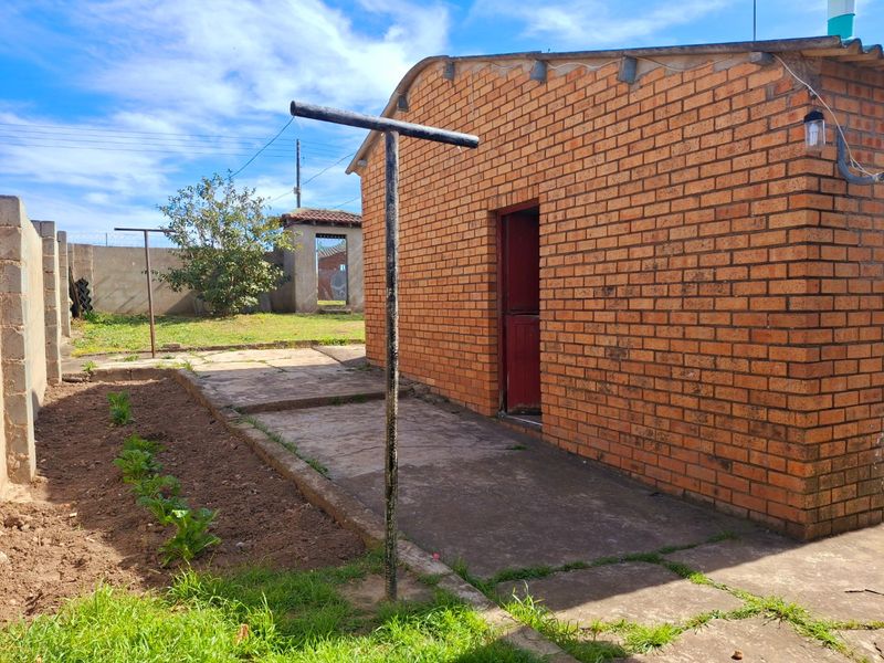 5 Bedroom House  - Photo 10