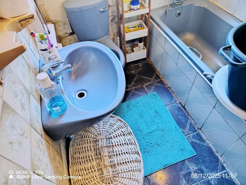 5 Bedroom House  - Photo 5