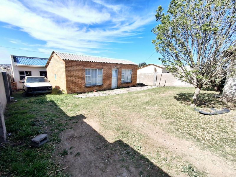 5 Bedroom House  - Photo 2