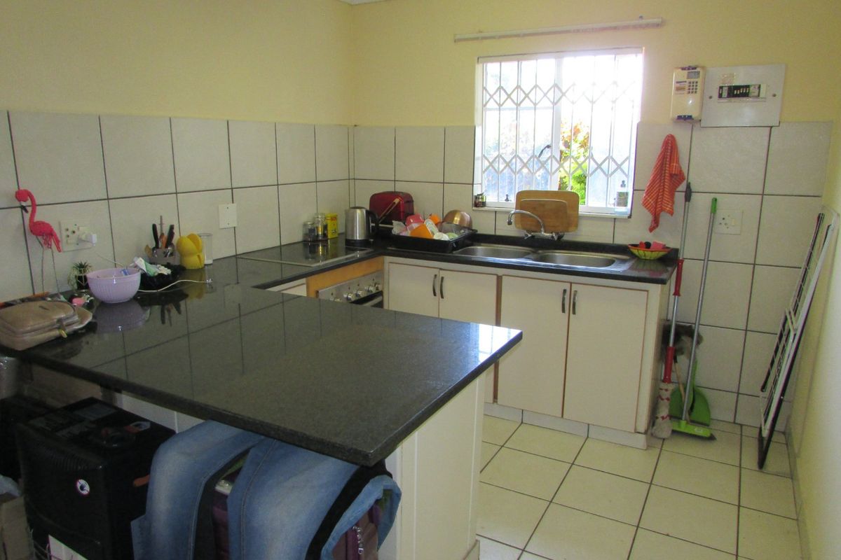 LOWVELD LODGE | 1 BEDROOM UNIT | WALKING DISTANCE TO TOWN - Photo 5