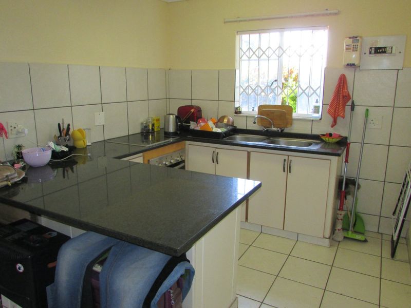 LOWVELD LODGE | 1 BEDROOM UNIT | WALKING DISTANCE TO TOWN - Photo 5