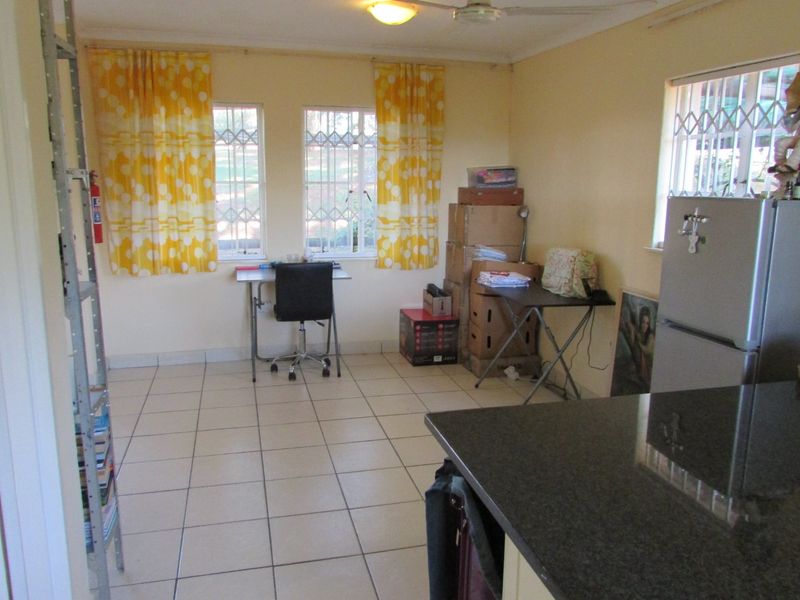 LOWVELD LODGE | 1 BEDROOM UNIT | WALKING DISTANCE TO TOWN - Photo 7