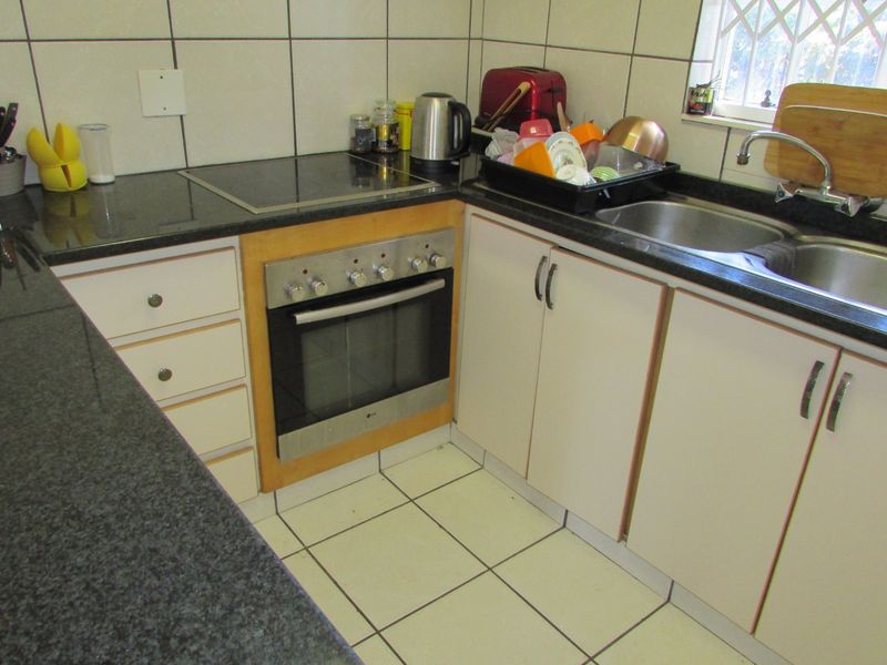 LOWVELD LODGE | 1 BEDROOM UNIT | WALKING DISTANCE TO TOWN - Photo 6
