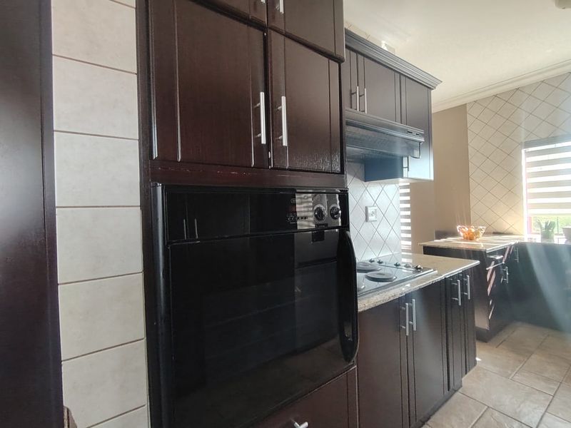 Gorgeous Townhouse for Sale in Pentagonpark - Photo 5