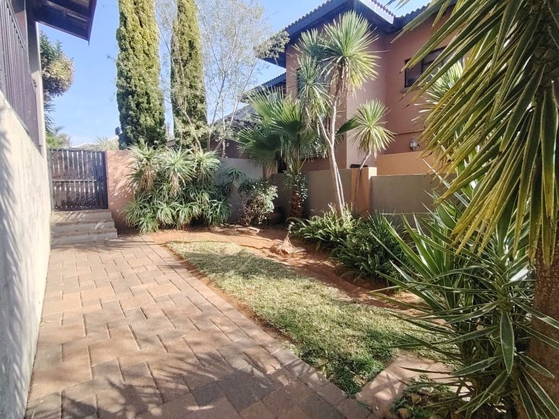 Gorgeous Townhouse for Sale in Pentagonpark - Photo 4