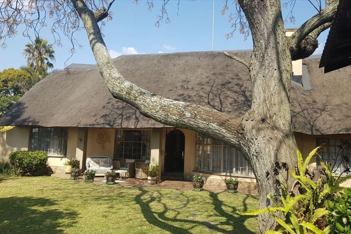 Spacious Family Home with Ample Accommodation and Modern Amenities - Photo 3