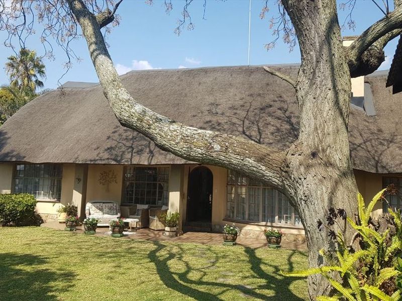 Spacious Family Home with Ample Accommodation and Modern Amenities - Photo 3