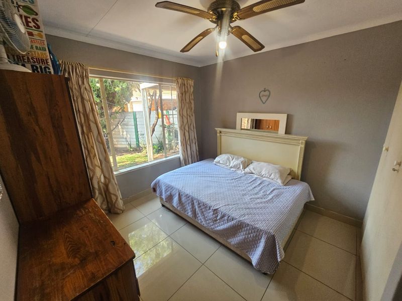 A Beautiful 2 Bedroom 2 Bathroom Townhouse for Sale in Eldoraigne  - Photo 4