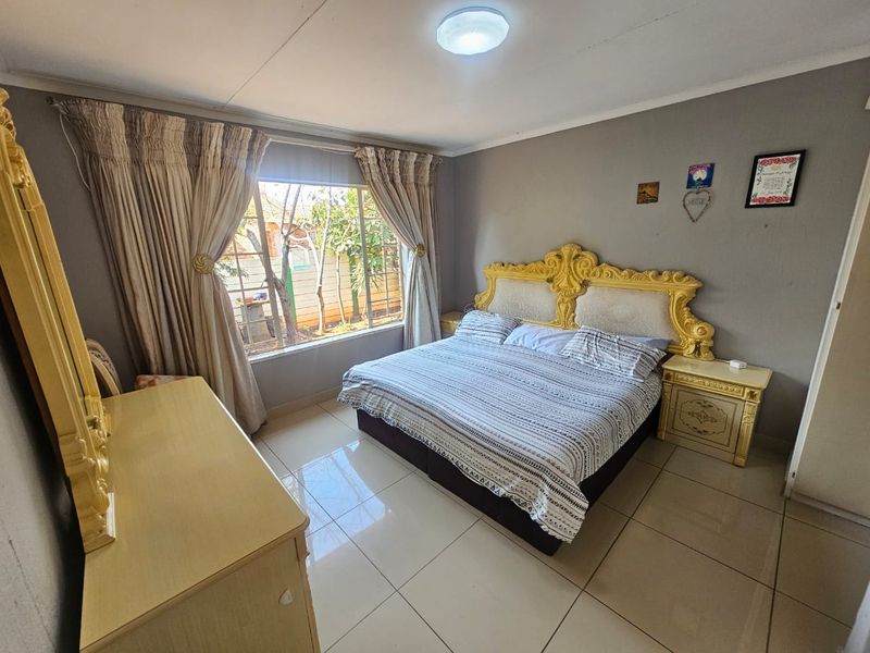 A Beautiful 2 Bedroom 2 Bathroom Townhouse for Sale in Eldoraigne  - Photo 8