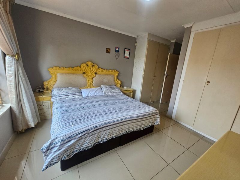 A Beautiful 2 Bedroom 2 Bathroom Townhouse for Sale in Eldoraigne  - Photo 7