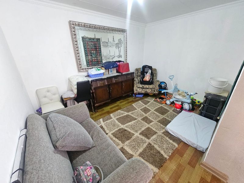 A Beautiful 2 Bedroom 2 Bathroom Townhouse for Sale in Eldoraigne  - Photo 3