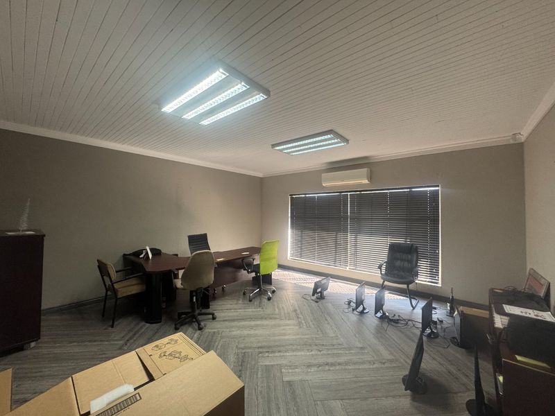 Commercial offices - PRICE EXCLUDES VAT - Photo 10