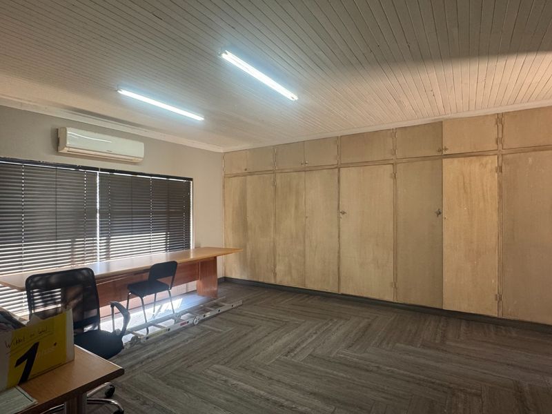 Commercial offices - PRICE EXCLUDES VAT - Photo 9